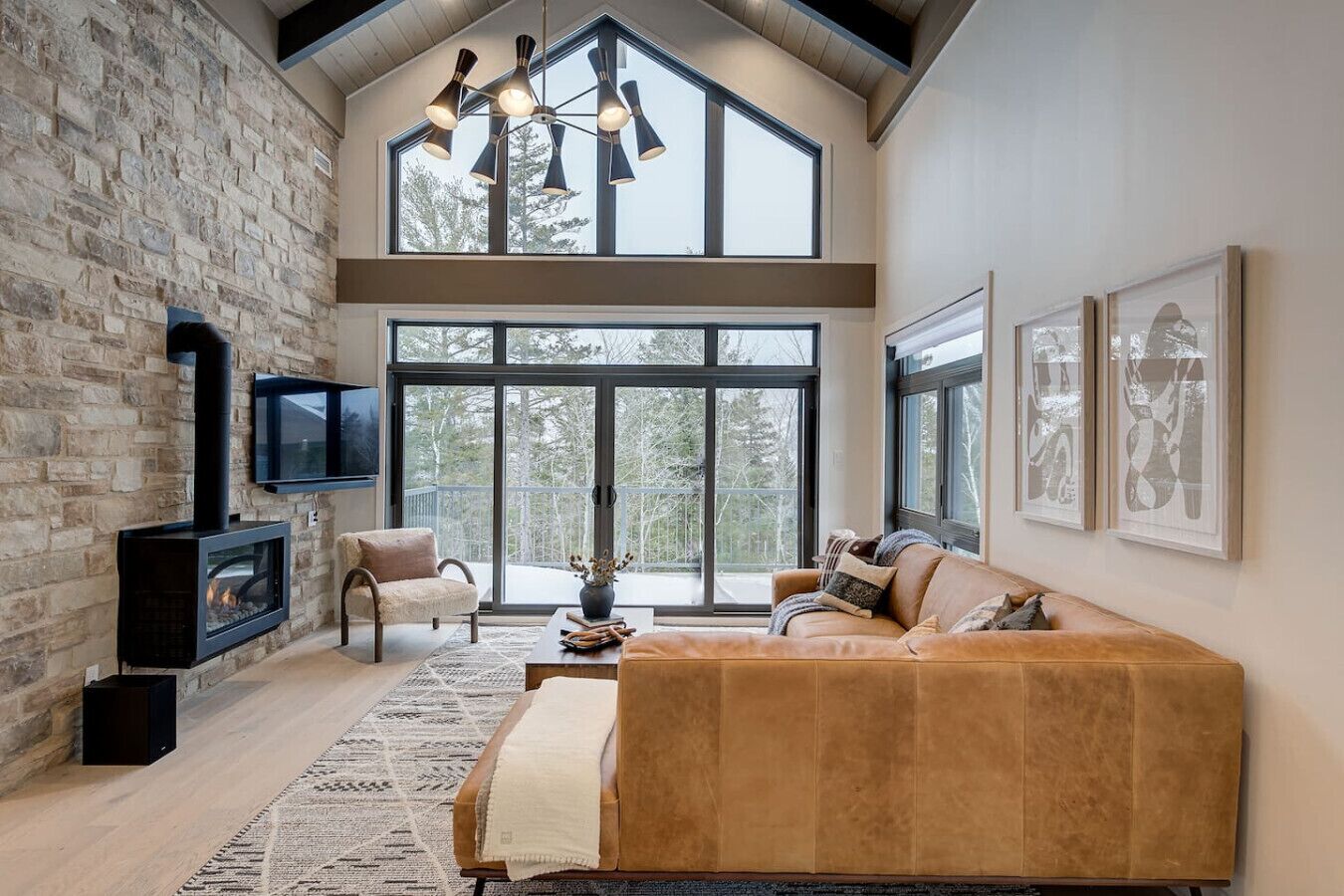 Smart TV, fireplace, stereo