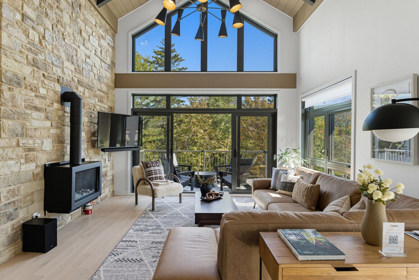 Smart TV, fireplace, stereo