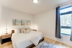 2 bedrooms, desk, iron/ironing board, free WiFi