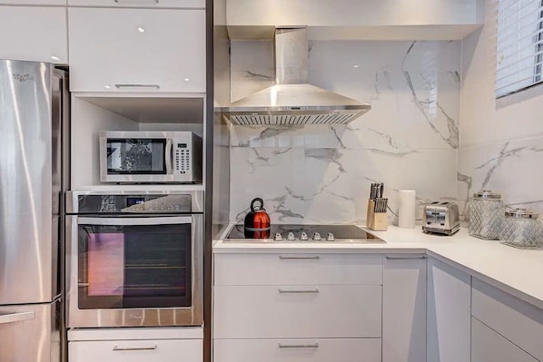 Fridge, microwave, oven, stovetop