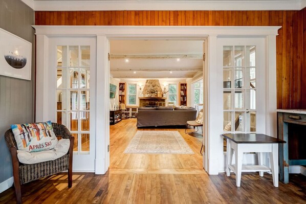 Smart TV, fireplace, table football