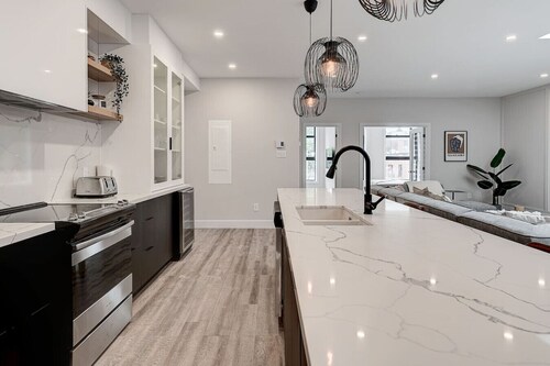 HUGE 1376 SQFT apt with rooftop - Plaza St-Hubert