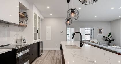 HUGE 1376 SQFT apt with rooftop - Plaza St-Hubert