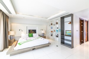 Family Villa | Premium bedding, down comforters, pillowtop beds, in-room safe