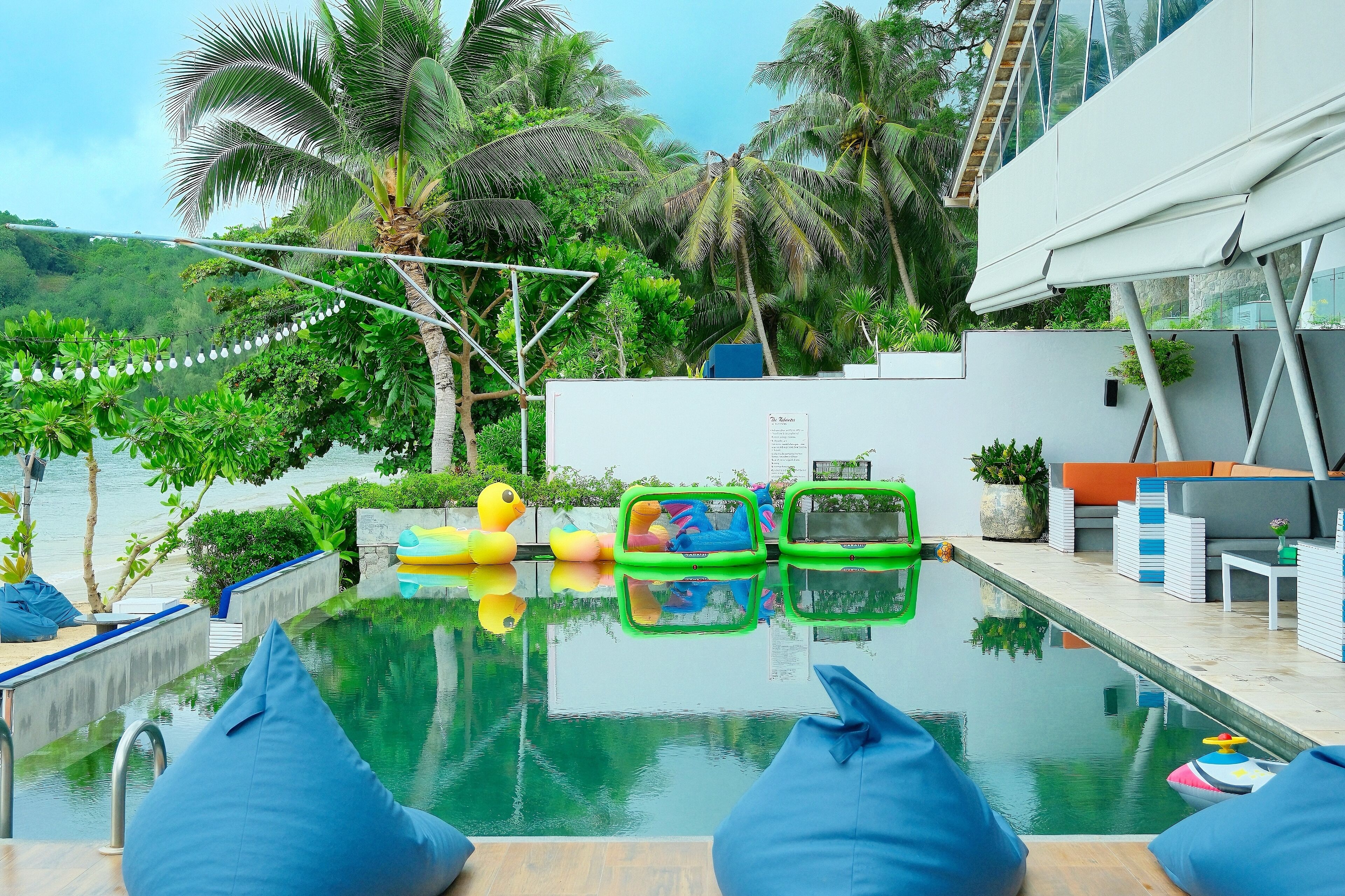 Außenpool, geöffnet von 10:00 Uhr bis 21:00 Uhr, Sonnenschirme