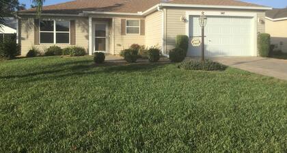 3-bedroom house in charming The Villages with WiFi, AC
