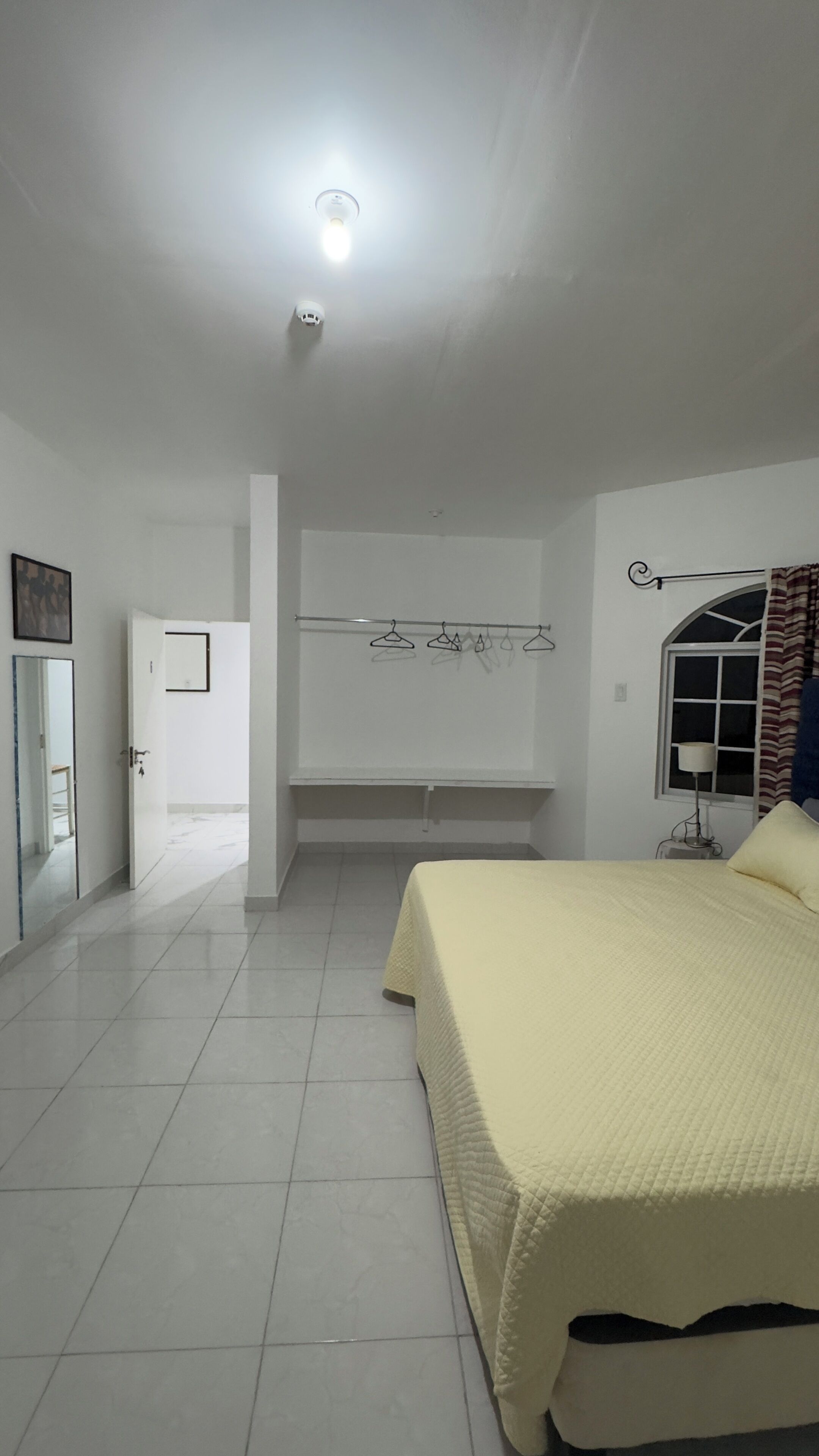 Ropa de cama hipoalergénica y cortinas blackout 