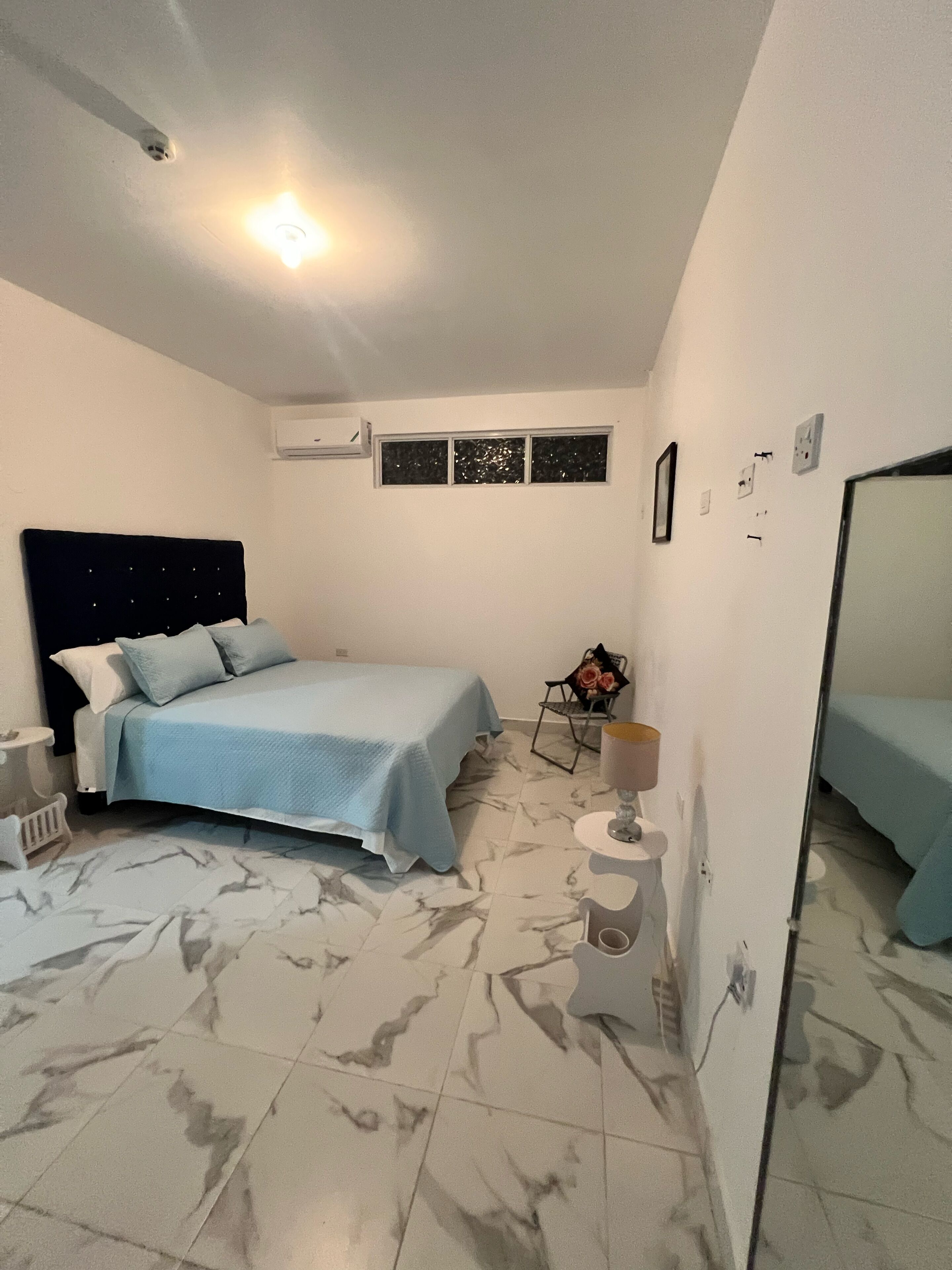 Ropa de cama hipoalergénica y cortinas blackout 