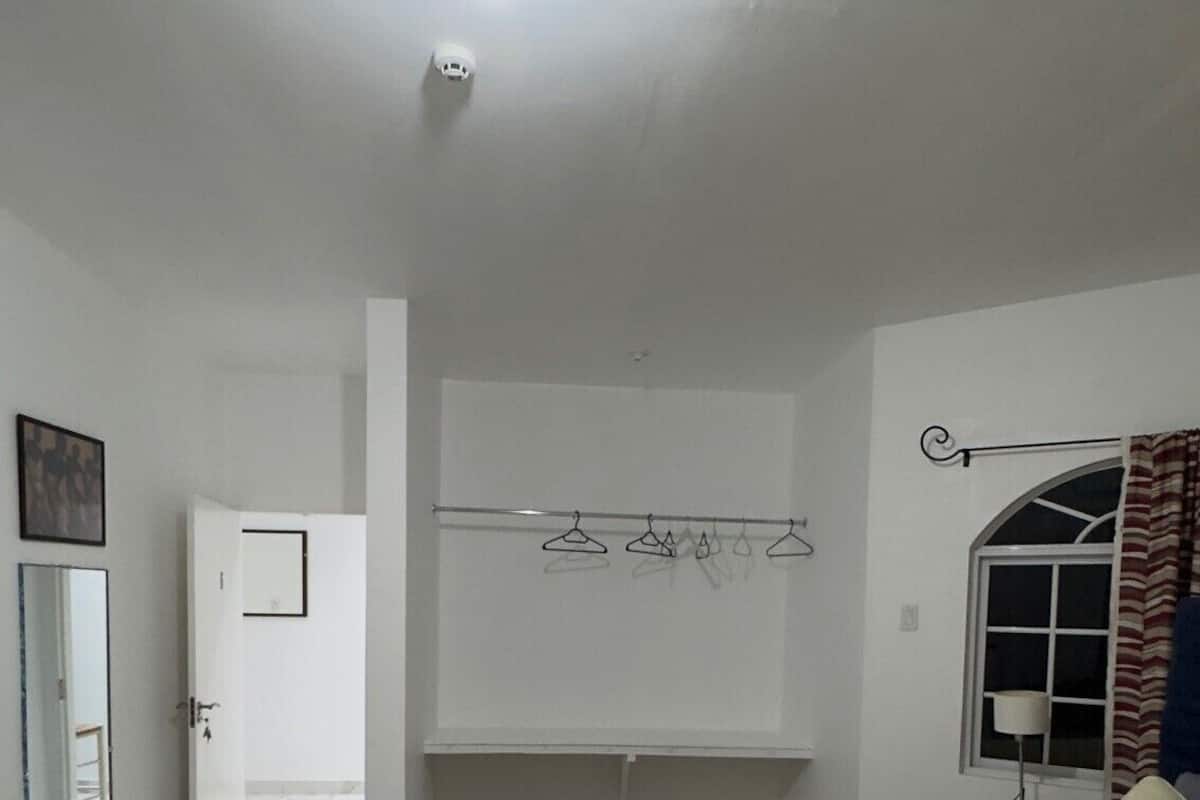 Habitació exclusiva, 6 dormitoris | 1 dormitori, cortines opaques i planxa i posts de planxar