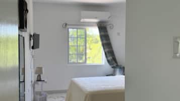 Deluxe Room, Courtyard View | Blackout curtains, iron/ironing board, free WiFi