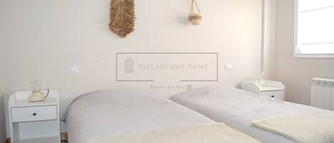 3 chambres, fer et planche à repasser, Wi-Fi, draps fournis