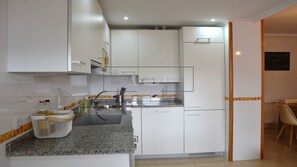 Private kitchen - VILLARCAYO HOME 3-habitaciones, lujoso apartamento muy amplio y céntrico (VILLARCAYO)