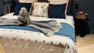 1 camera, una cassaforte in camera, una scrivania, Wi-Fi