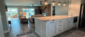 Canal Front Bay View minutes from Beach, 3-bedroom house in tranquil SGI FL