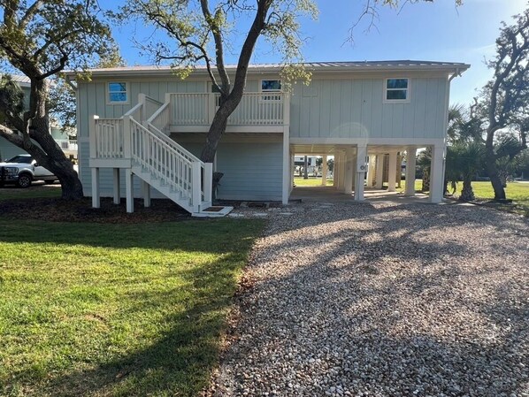 Exterior - Canal Front Bay View minutes from Beach, 3-bedroom house in tranquil SGI FL (Saint George Island)