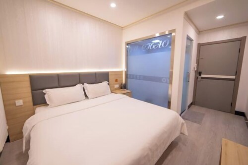 Huayi Hotel(Tianjin Dongli Development Zone National Convention and Exhibition Center Store)