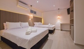 Comfort Quadruple Room | In-room safe, free WiFi, bed sheets - Hotel Blu Sai (San Andres)
