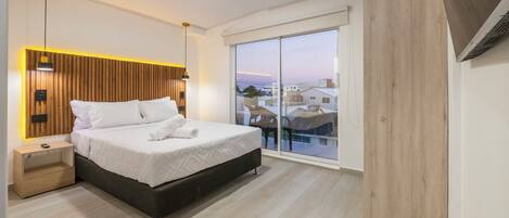 Habitación Deluxe doble, balcón, vistas a la ciudad | Caja fuerte y wifi gratis