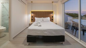 Deluxe Double Room, Balcony, City View | Bathroom | Shower, towels, soap, shampoo - Hotel Blu Sai (San Andres)