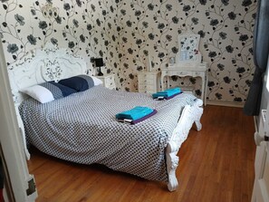 5 Schlafzimmer, Bügeleisen/Bügelbrett, kostenloses WLAN, Bettwäsche