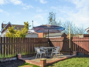 Outdoor dining - 3 bedroom accommodation in Filey (Filey)