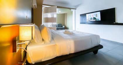 Manou Hotel