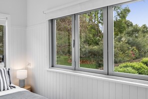 4 habitaciones, tabla de planchar con plancha, internet y ropa de cama 