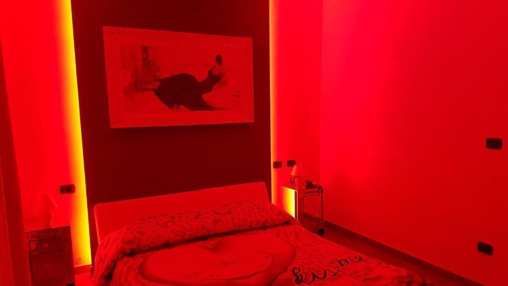 Escritorio, sistema de insonorización, tabla de planchar con plancha