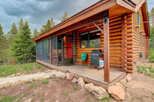 Charming mountain cabin located just minutes from Golden Gate Canyon State Park