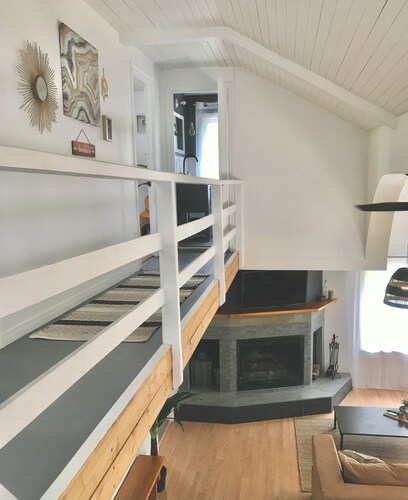 BeachCottageJaccuzzi  2Bdr, LakeView, Fireplaces, WiFi/AC, Terrasse, BBQ,Parking