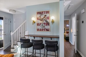 Sip + socialize at our sleek martini bar before heading out in style. - 12 Beds · Pickleball·HotTub·Firepit·Karaoke·Arcade·Poker·Pool Table·Patio (Charlotte)