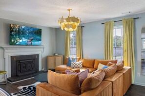 Smart TV, chimenea