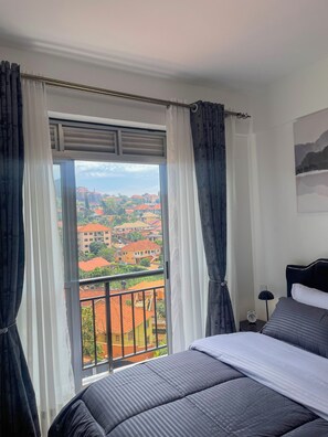 1 多间卧室、办公桌、熨斗/熨衣板、WiFi