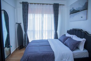 1 bedroom, desk, iron/ironing board, WiFi
