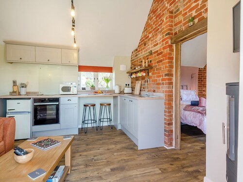 Beautiful romantic converted barn located in a quiet setting.