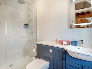 Towels - Beautiful romantic converted barn located in a quiet setting. (Wingfield, near Diss)