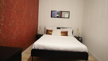 1 slaapkamer, een bureau, gratis wifi, beddengoed