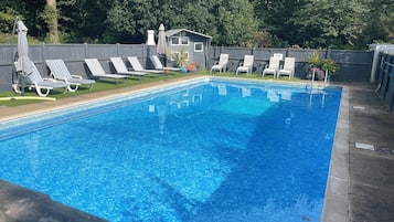 Piscina all'aperto, una piscina riscaldata