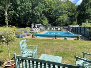 حمّام سباحة خارجي، حمّام سباحة مُدفَّأ