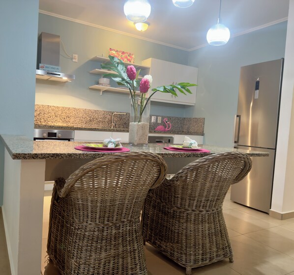 Fridge, oven, stovetop, dishwasher