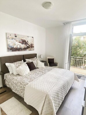 3 bedrooms, in-room safe, iron/ironing board, free WiFi