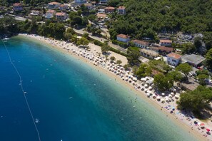 Plage à proximité, chaises longues