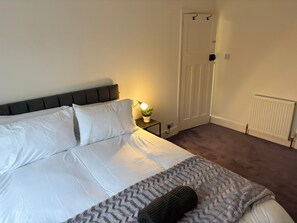 2 chambres, fer et planche à repasser, Wi-Fi, draps fournis