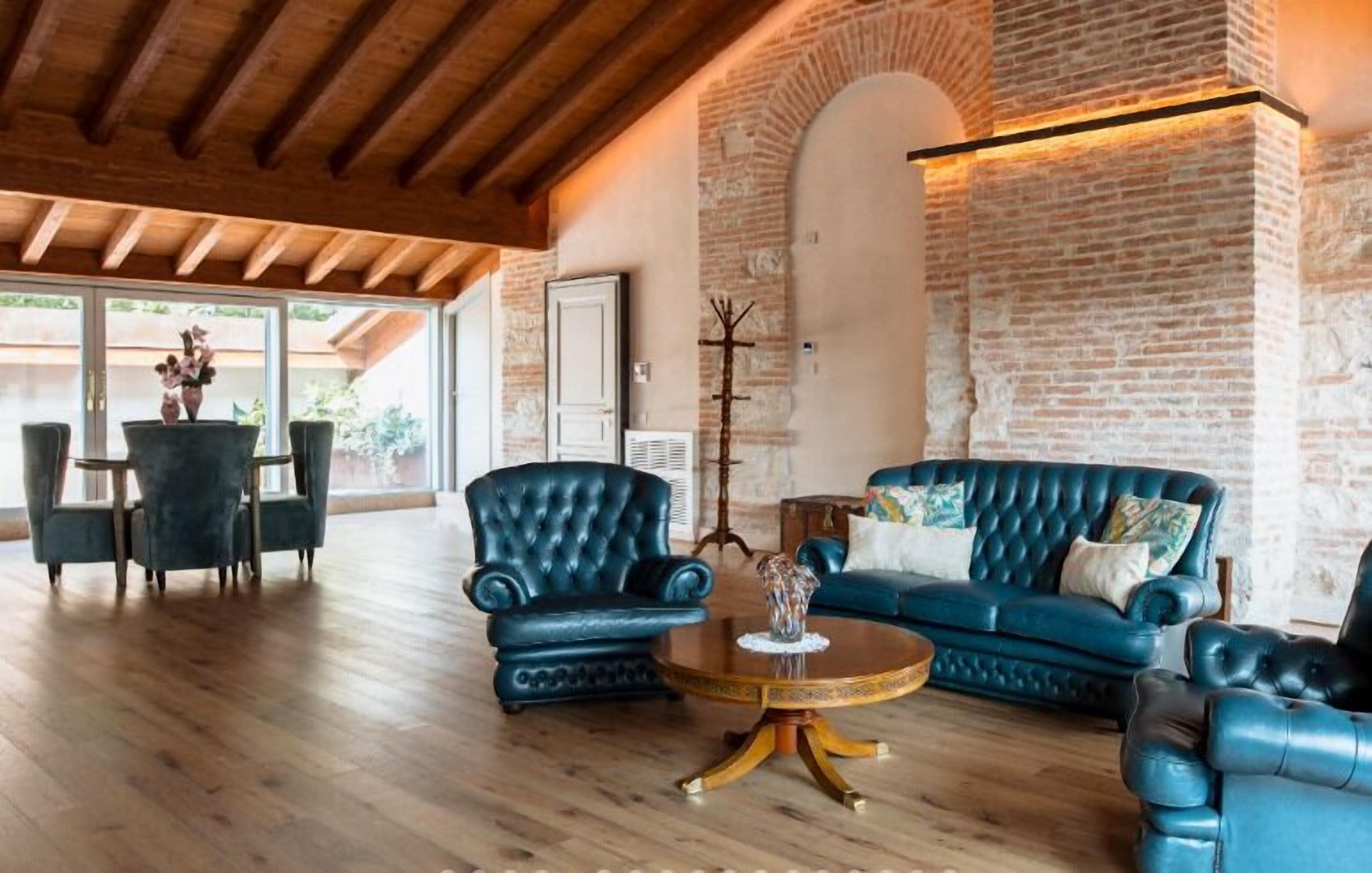 Luxury Penthouse, 2 Bedrooms, Sauna, Canal View | Living area | TV