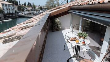 Executive Suite, Balcony, Canal View | Terrace/patio