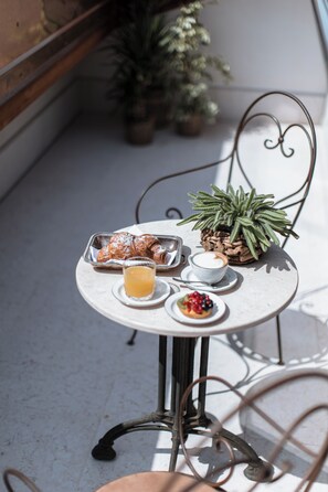 Phòng Suite Deluxe, ban công, quang cảnh kênh | Hiên