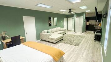 1 bedroom, desk, free WiFi, bed sheets