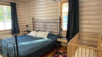 4 bedrooms, iron/ironing board, WiFi