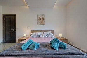3 bedrooms, desk, iron/ironing board, travel cot