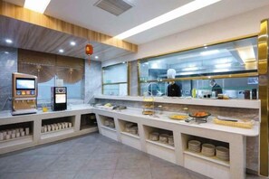 A buffet area with a self-service kiosk, various food stations, and a glass display case. - Landscape Hotel (Longyan Railway Station) (Longyan)